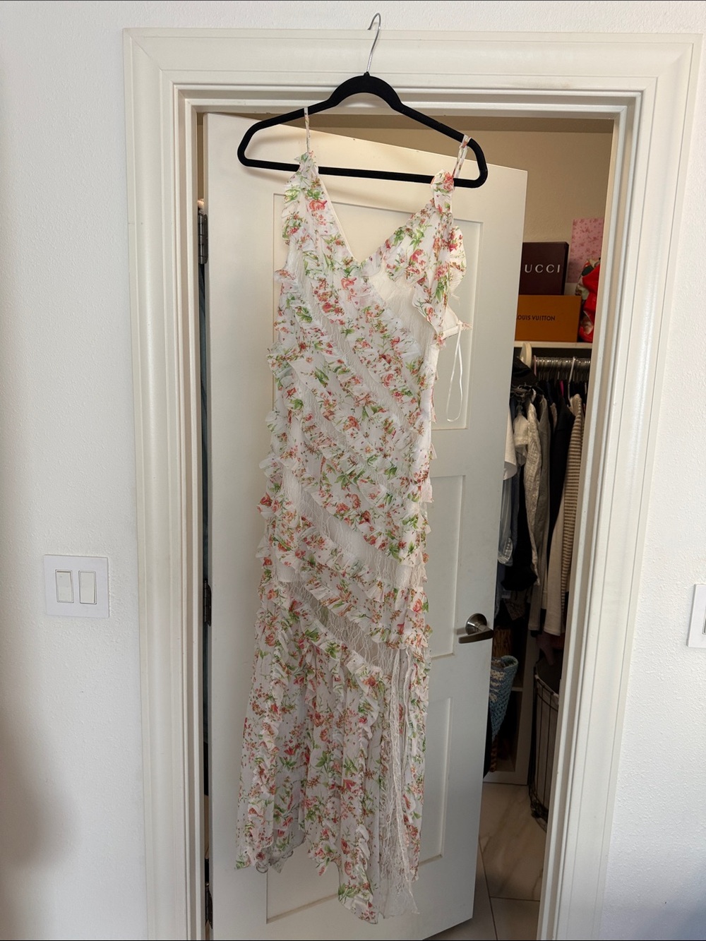 Floral Ruffle Maxi Dress in White with Pink and Green Accents
Altr’d state xl